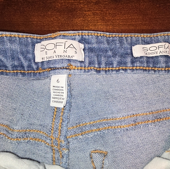 Sofia by Sofia Vergara Light Blue Skinny Jeans - Picture 2 of 3